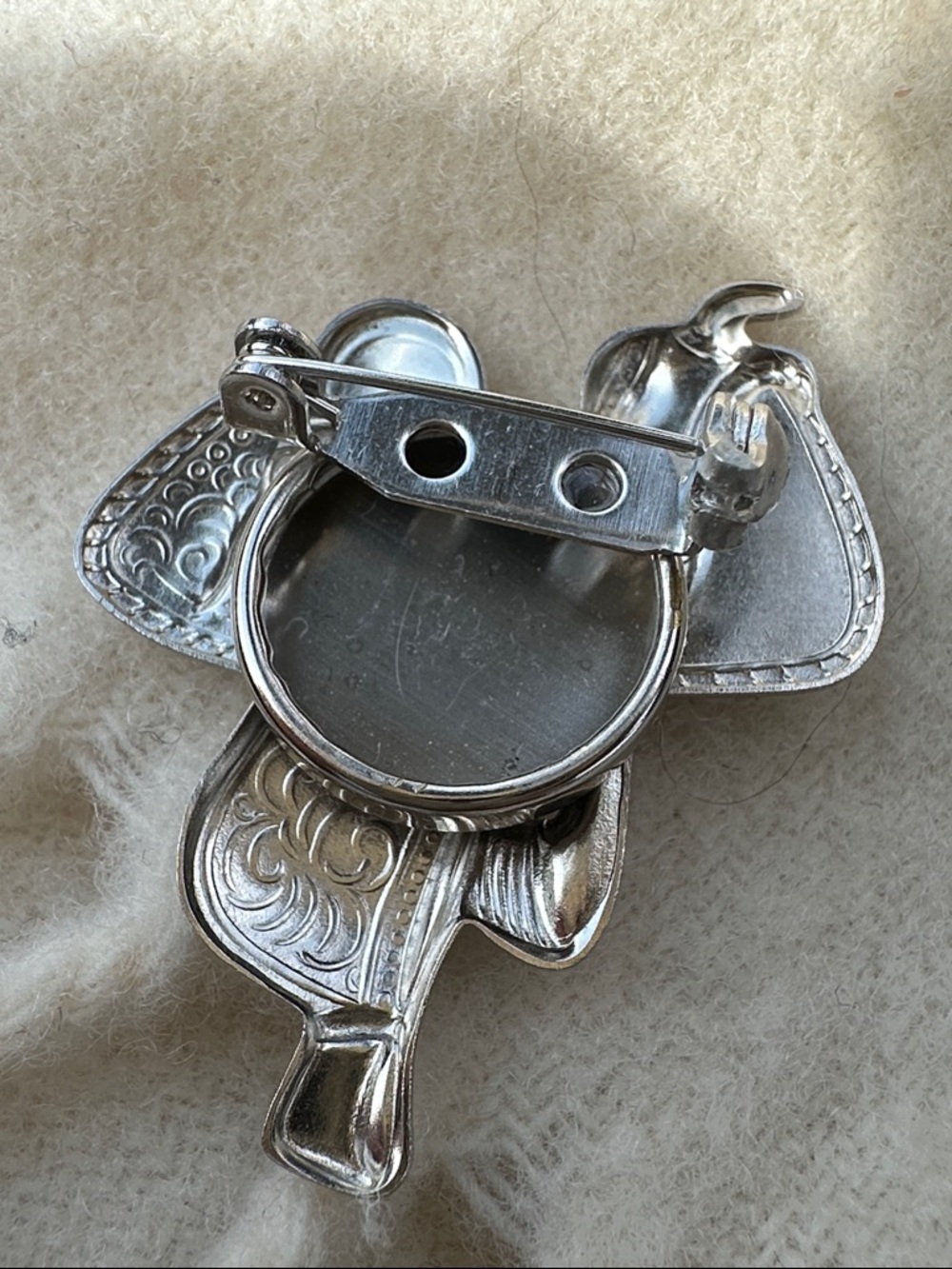 Silver Tone Western Cowgirl Saddle Pin Brooch - Picture 3 of 6